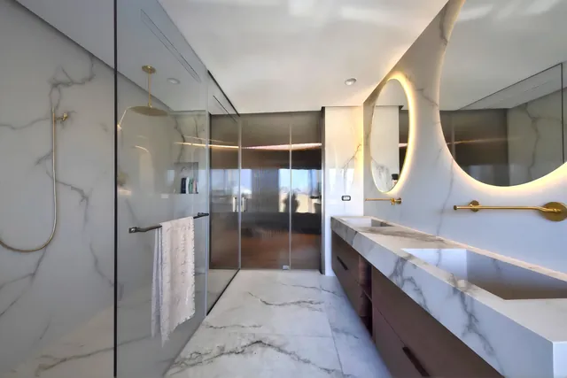 חדר רחצה, קיר זכוכית, התקנה של GlassFix