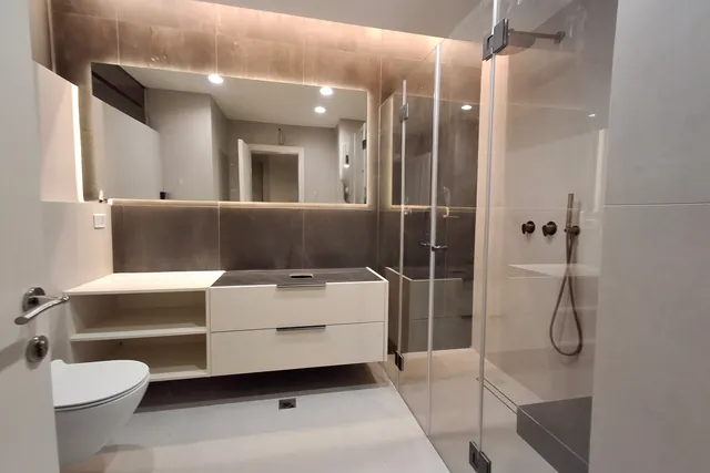 חדר רחצה, מקלחון פינתי, התקנה של GlassFix