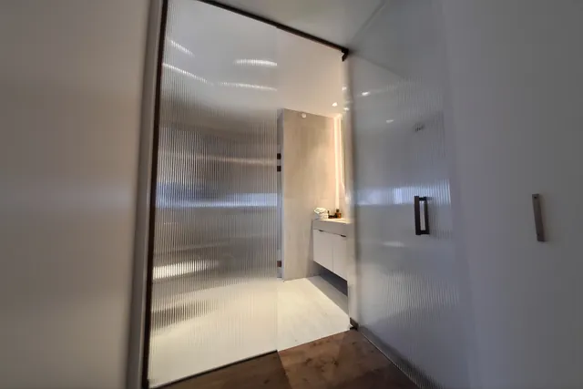 מחיצה בזכוכית גלינה, התקנה של GlassFix