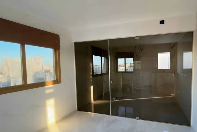 קיר זכוכית לחדר השינה, התקנה של GlassFix