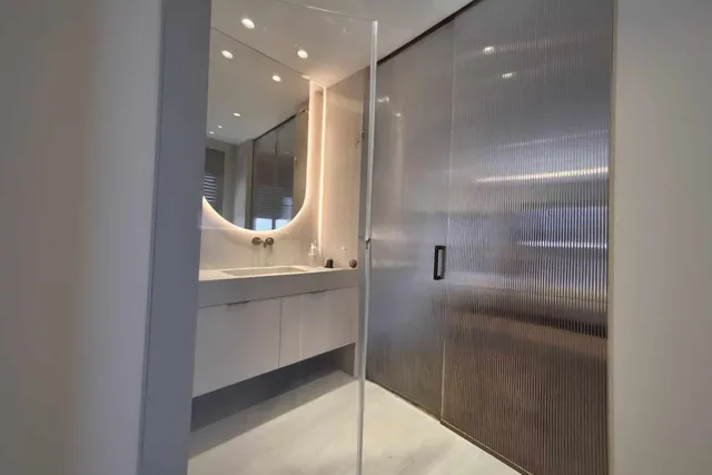 מחיצה בזכוכית גלינה, התקנה של GlassFix