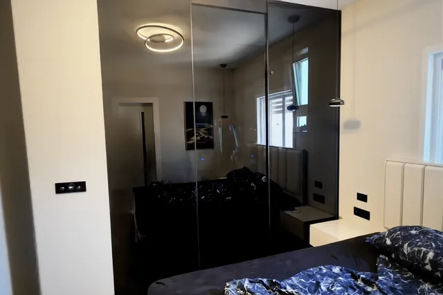 קיר זכוכית לחדר השינה, התקנה של GlassFix