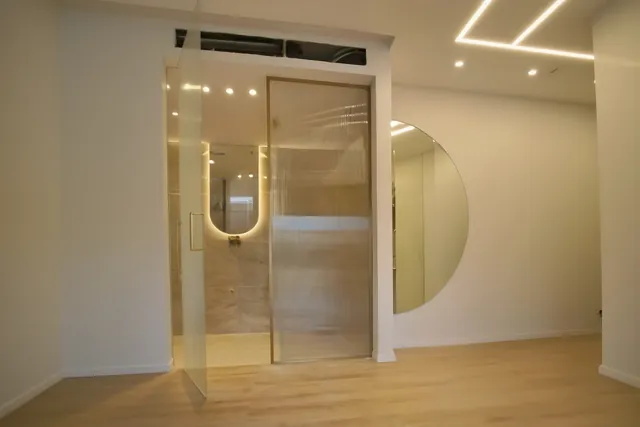 קיר זכוכית לחדר השינה, התקנה של GlassFix