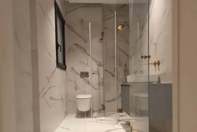 חדר רחצה, פרזול זהב, התקנה של GlassFix