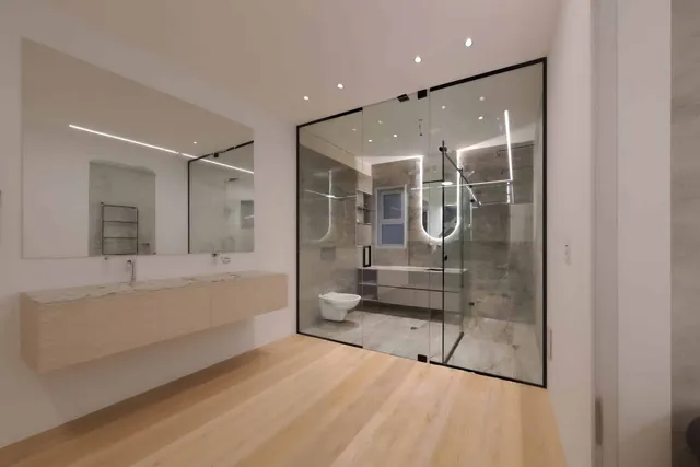 חדר רחצה בזכוכית, מסגרת שחורה, התקנה של GlassFix