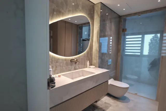 מראה בצורה חופשית עם לד, התקנה של GlassFix