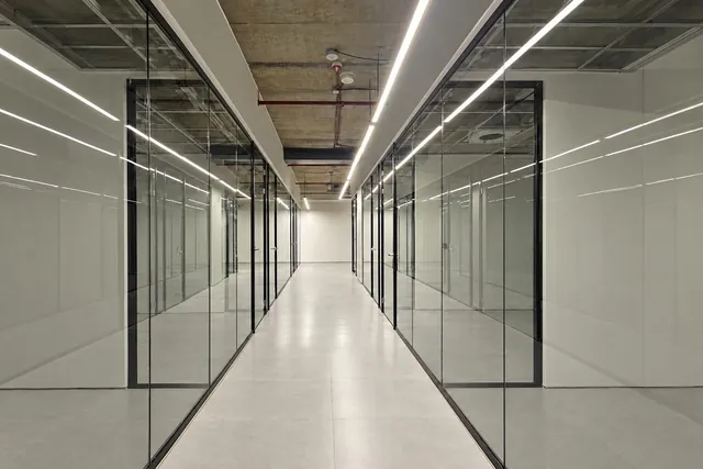 מסדרון, קירות זכוכית, התקנה של GlassFix
