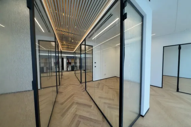מסדרון, קירות זכוכית, התקנה של GlassFix