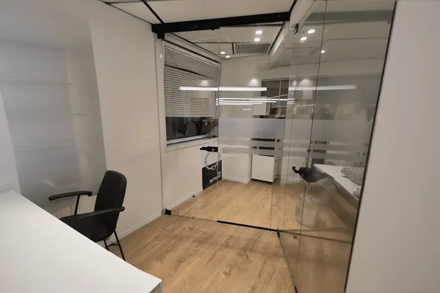 חדר עבודה, מטבחון, התקנה של GlassFix