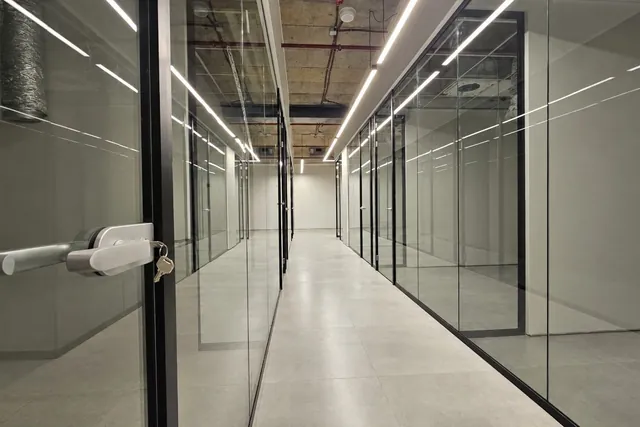 מסדרון, דלתות זכוכית, התקנה של GlassFix