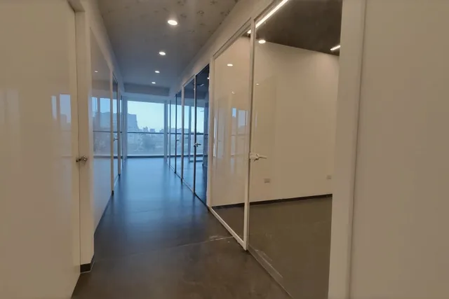 חדרי עבודה, זכוכית בלי מסגרת, התקנה של GlassFix