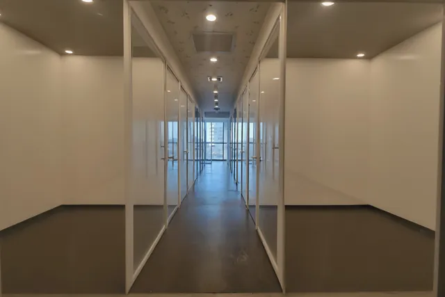 מסדרון, קירות זכוכית, התקנה של GlassFix