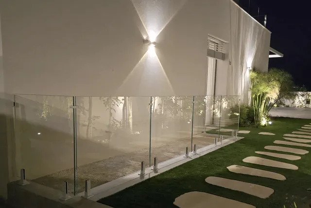 מעקה זכוכית, חצר, התקנה של GlassFix