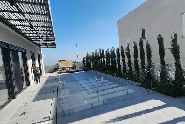גדר זכוכית, בריכה, התקנה של GlassFix