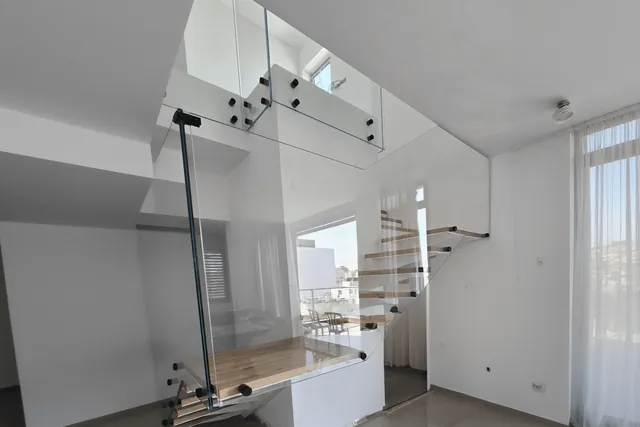 מעקה, גלריה ומדרגות, התקנה של GlassFix