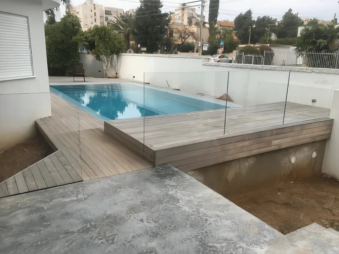 מעקה זכוכית שהתקנו