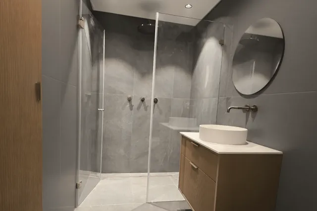 מקלחון חזיתי, התקנה של GlassFix