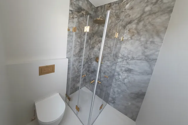 מקלחון פינתי, פרזול זהב, התקנה של GlassFix
