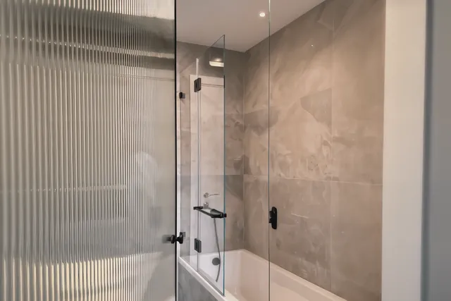 מקלחון בזכוכית גלינה, התקנה של GlassFix