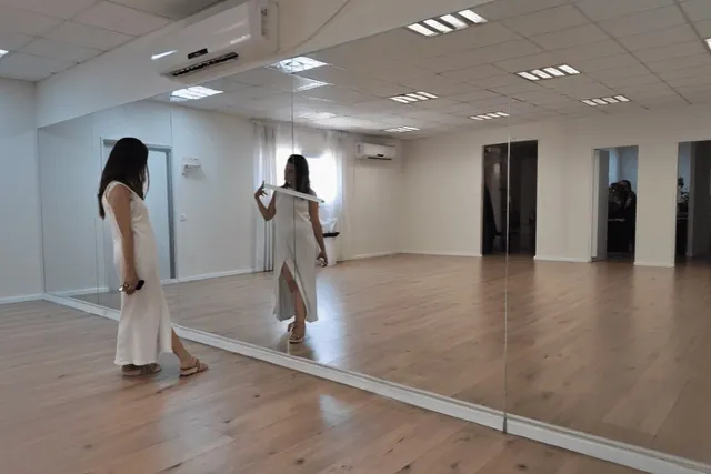 קיר מראה מלא, מחול, התקנה של GlassFix