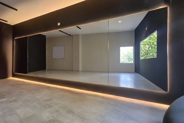 קיר מראה עם לד, סטודיו, התקנה של GlassFix