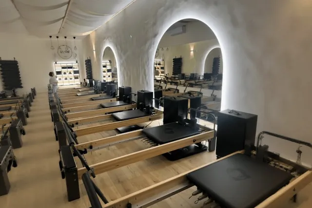 מראות בקשתות, פילאטיס, התקנה של GlassFix