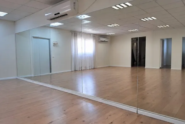קיר מראה מלא, סטודיו, התקנה של GlassFix
